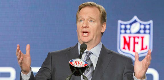 הקומישינר של ליגת ה-NFL רוג'ר גודל, פוטבול / צלם: רויטרס